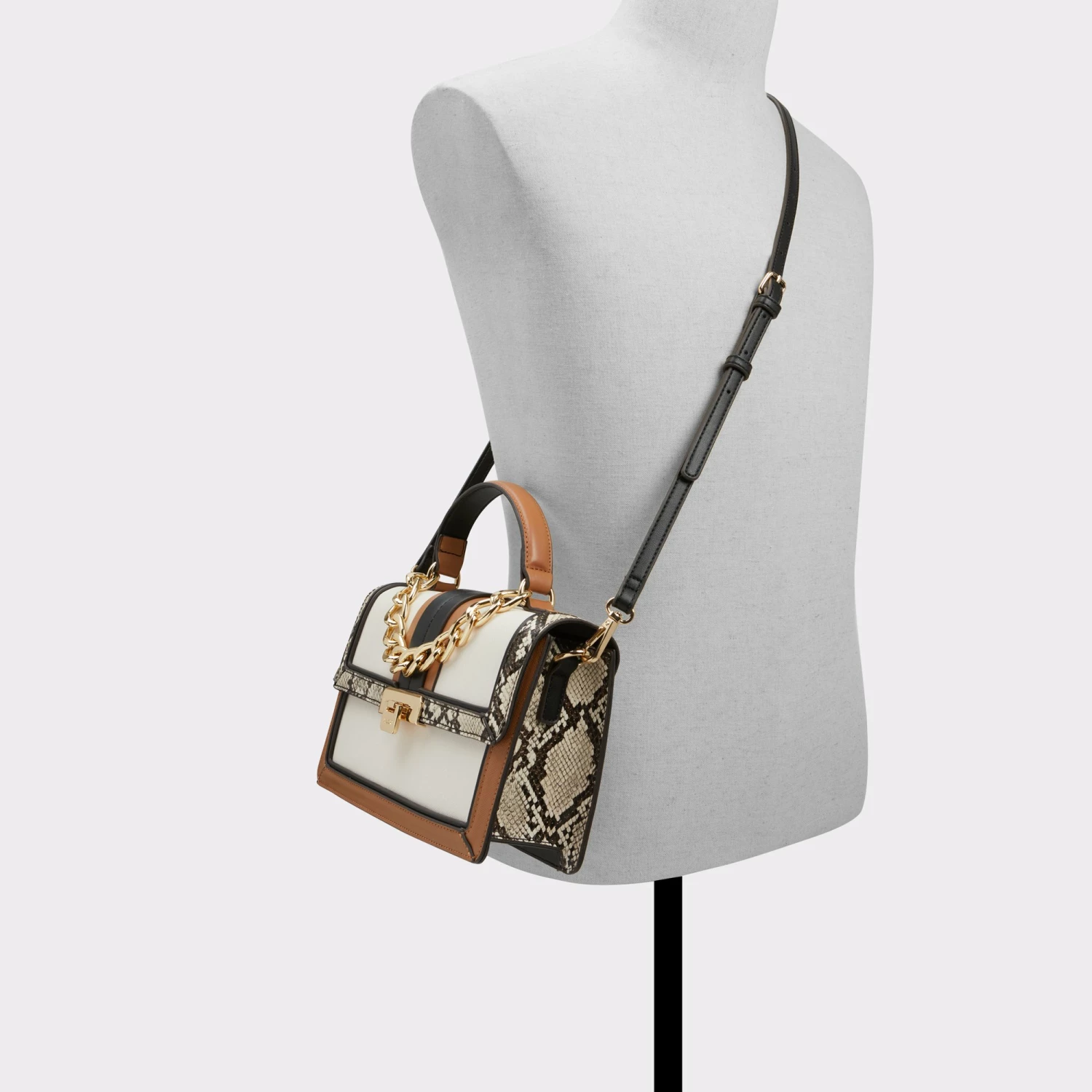 YbaynnTop Handle Bag - Image 4